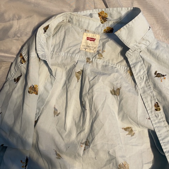 Levi’s button down shirt - Picture 3 of 5